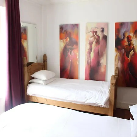 The Lombard Pub & Townhouse Hotel