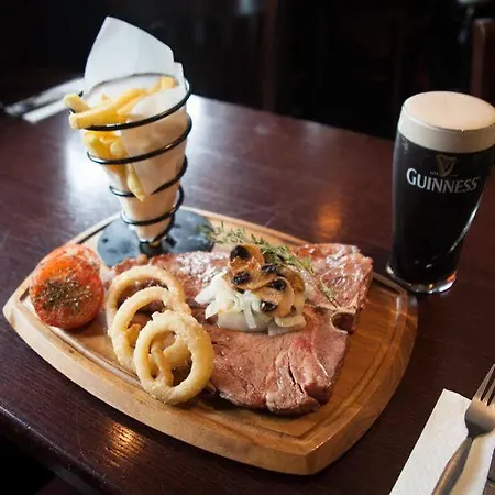 The Lombard Pub & Townhouse Hotel